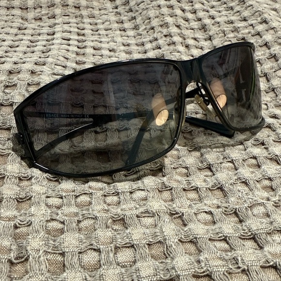 Vintage Versace Model 2040 1009/8G Black Sunglasses - Picture 1 of 7